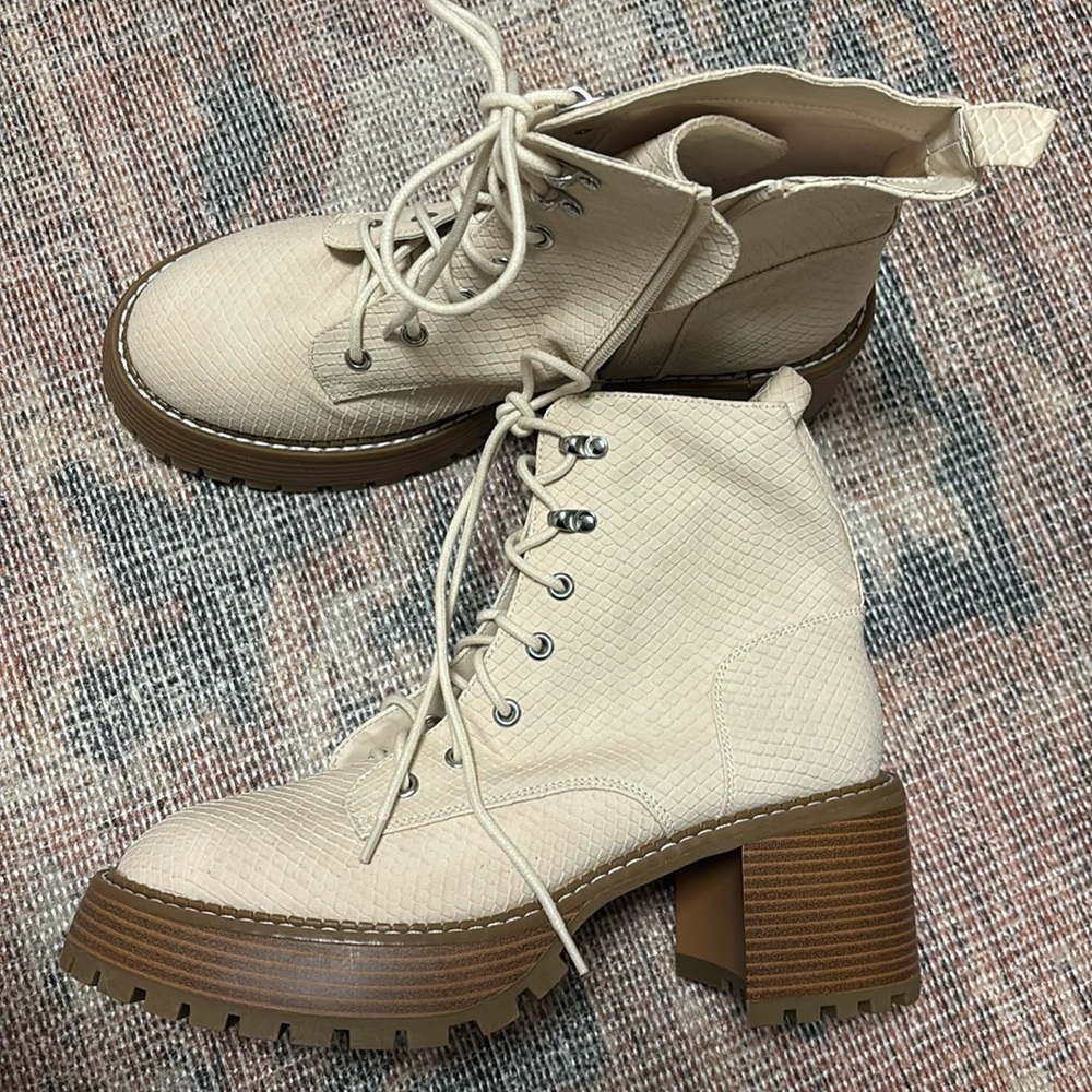 Mia boots